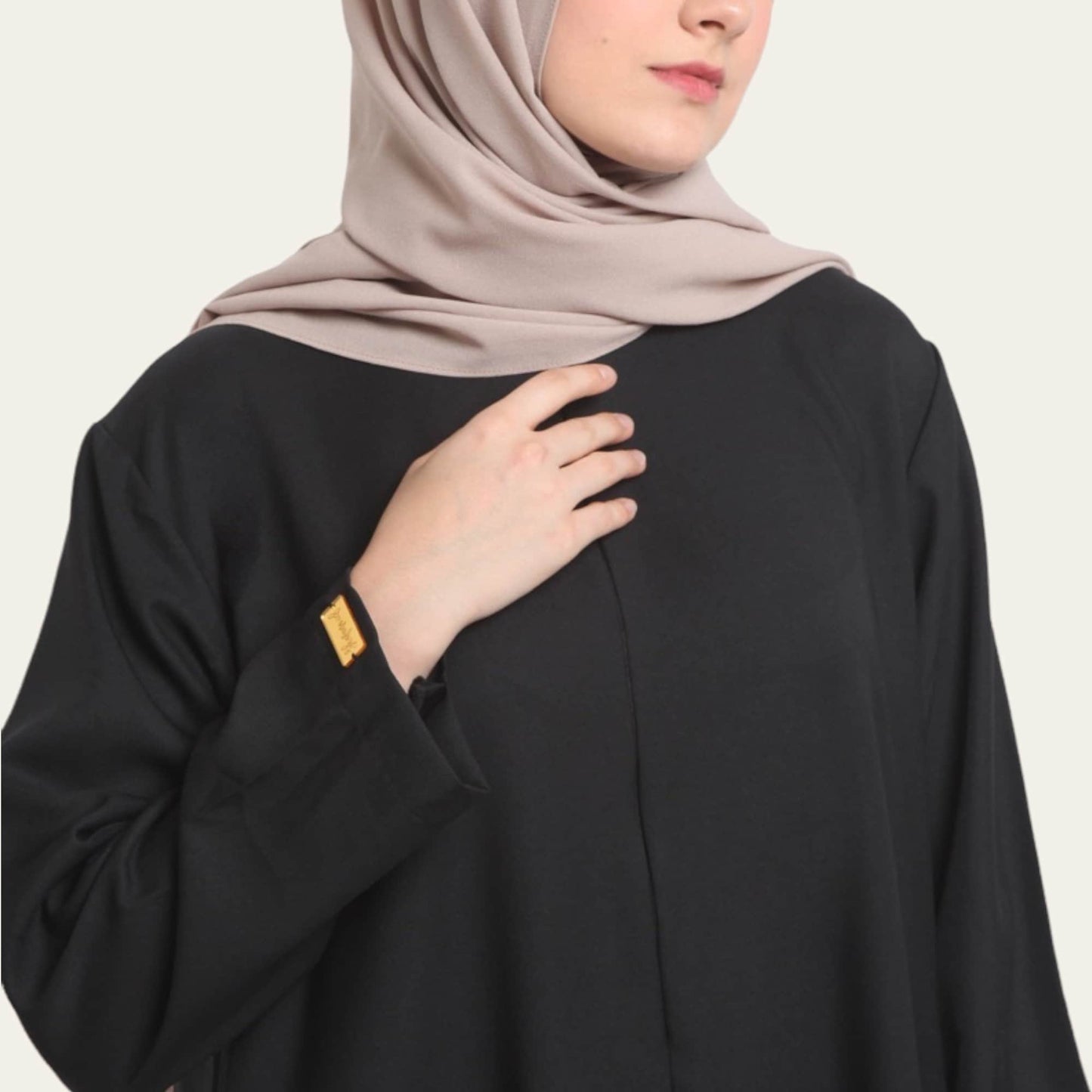 Black Simple Modest Abaya Women for Hajj and Umrah | Zhaviah